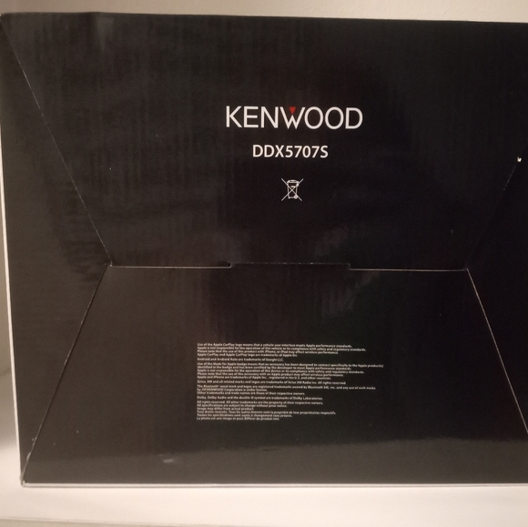 Kenwood voice activated or touch screendouble din radio unit - $300 obo - Picture 2 of 3